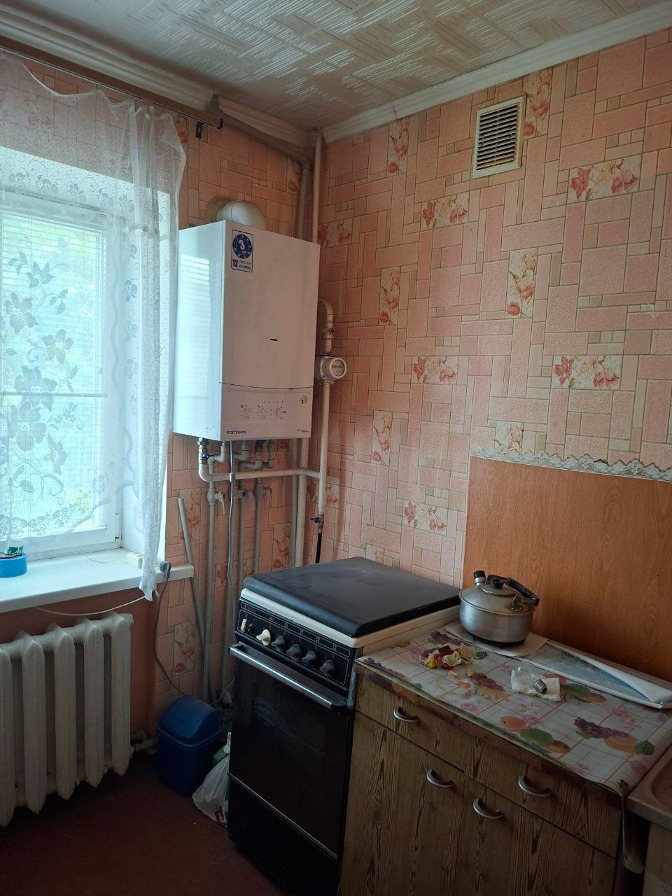 ! Продаётся 1-ком. Квартира на кв. Жукова. Дом кирпичный, чистый подъезд, не угловая, 2 этаж, 31 кв. м, Автономное отопление, поменяна канализация, но...